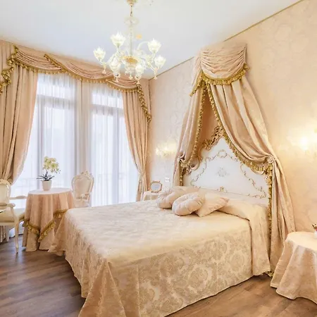 Canal View San Marco Luxury 4*