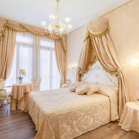 Canal View San Marco Luxury 4*