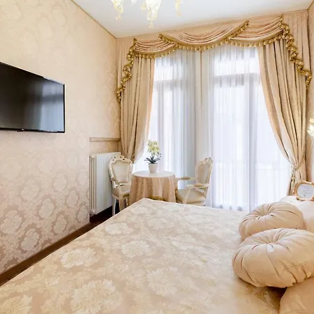 Canal View San Marco Luxury 4*