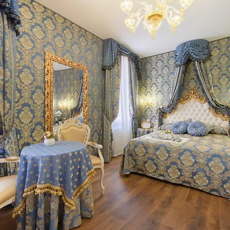 Canal View San Marco Luxury 4*