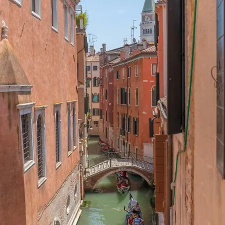 Canal View San Marco Luxury Pensión